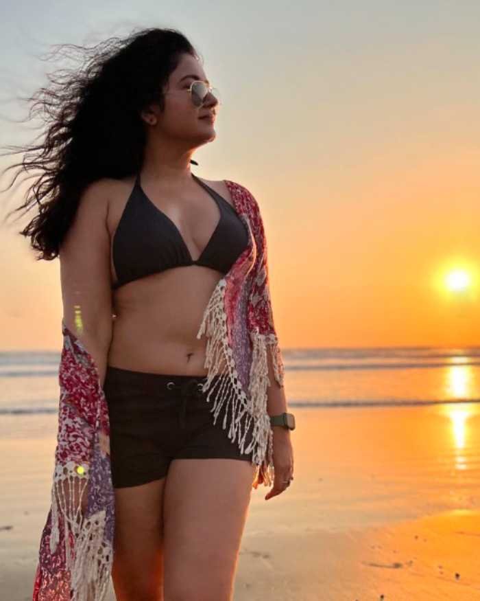 poonam_bajwa 4